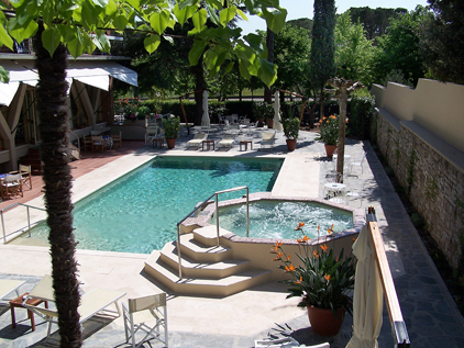 Hotel with Swimming Pool in Montecatini